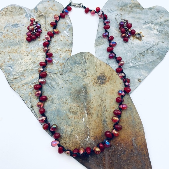 Vintage “pomegranate seed”hand knotted garnet necklace and earrings ss posts - Picture 5 of 5